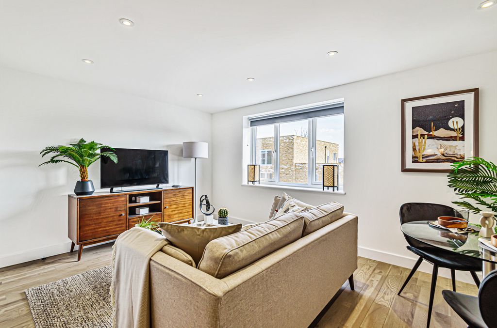 Property photo 2 of 7 Bedroom 1