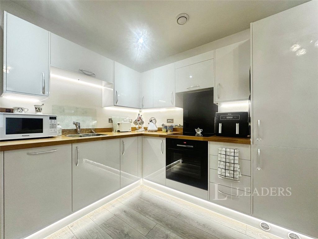 Property photo 3 of 10 Picture No. 23