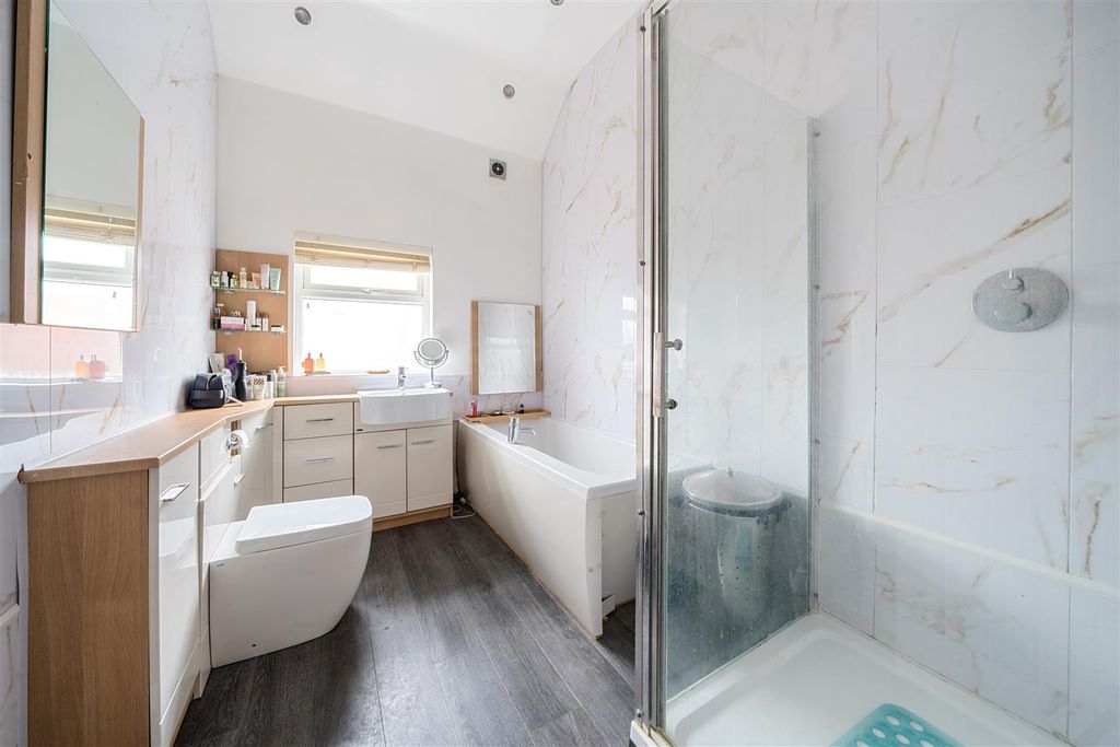 Additional image 13 of 4 bed detached house for saleStroud Farm Road, Holyport, Maidenhead SL6