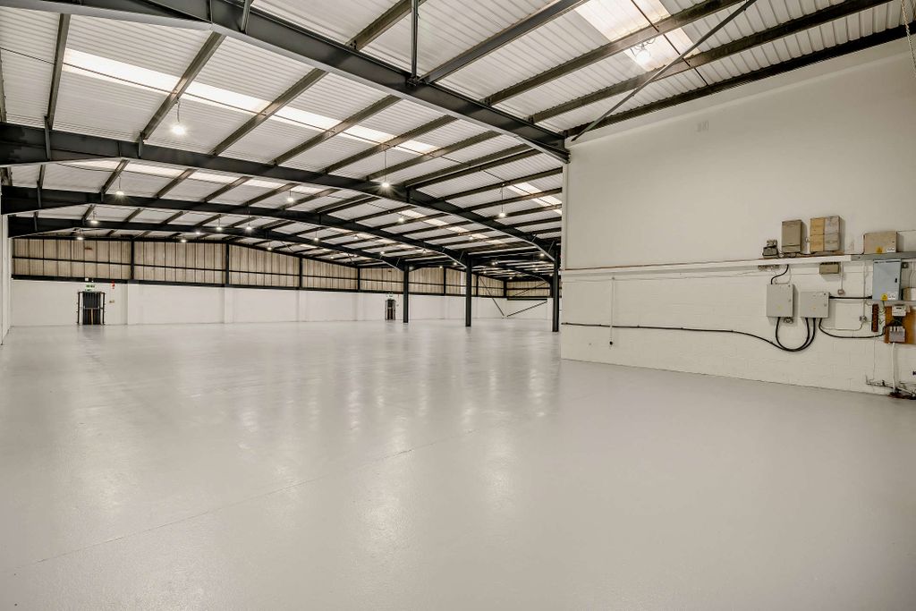 Property photo 3 of 34 8680769-Interior30-800