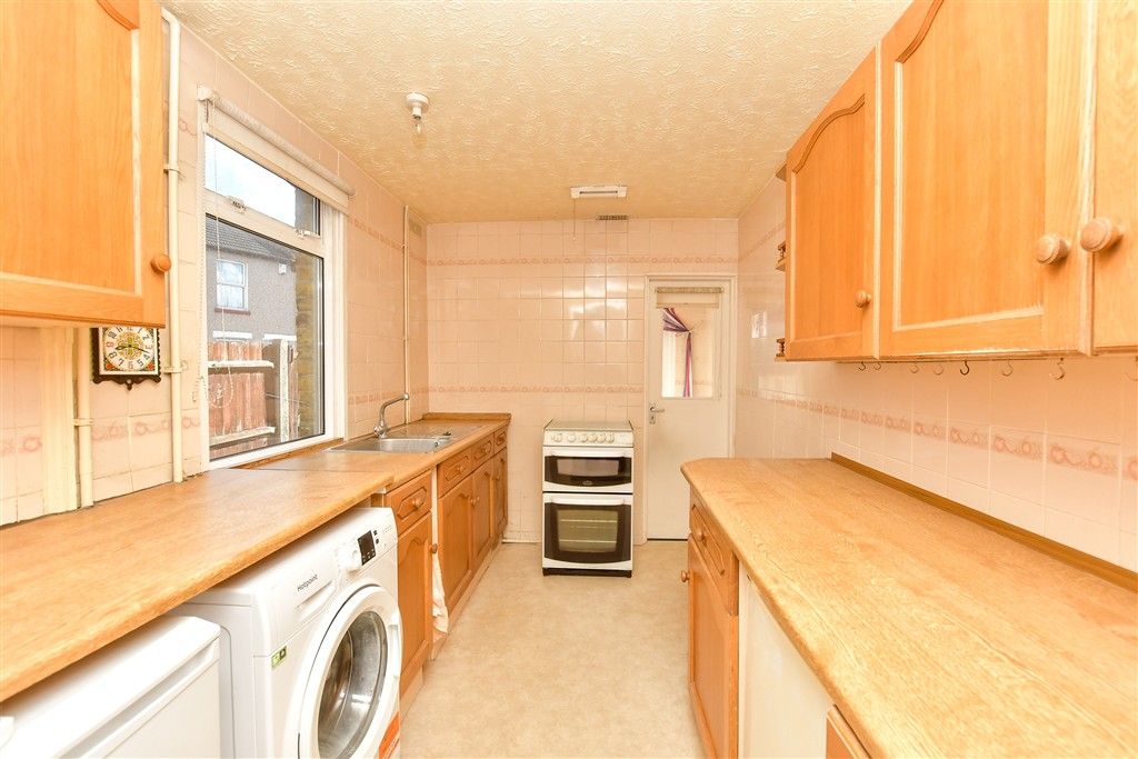 Property photo 3 of 10 Kitchen