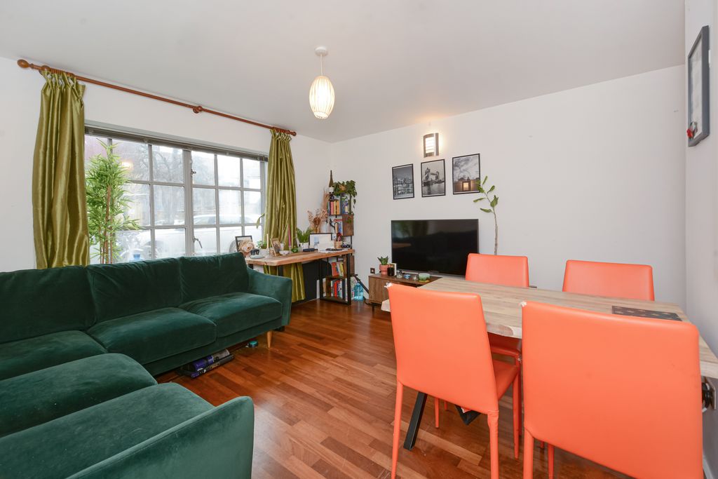 Property photo 3 of 12