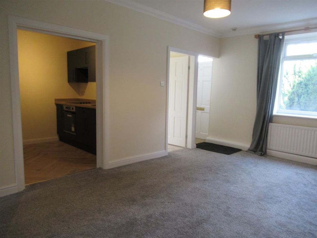 Property photo 2 of 11 Lounge