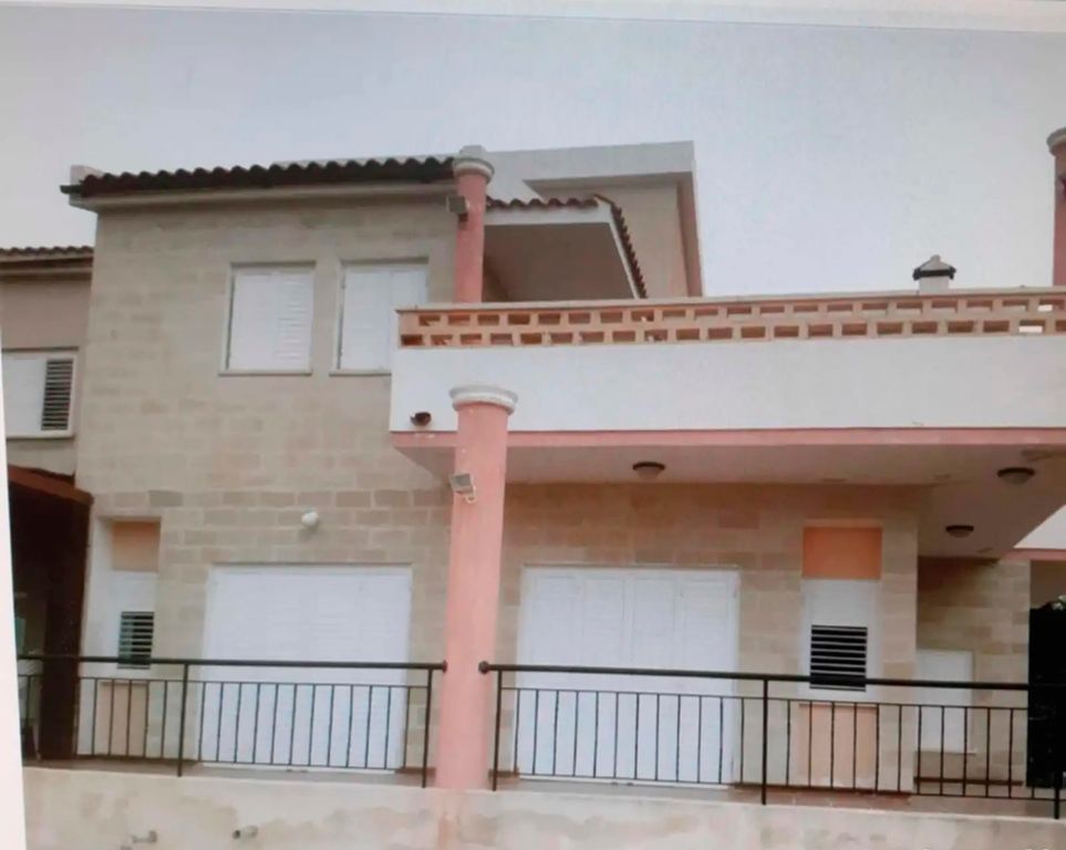 Property photo 2 of 6