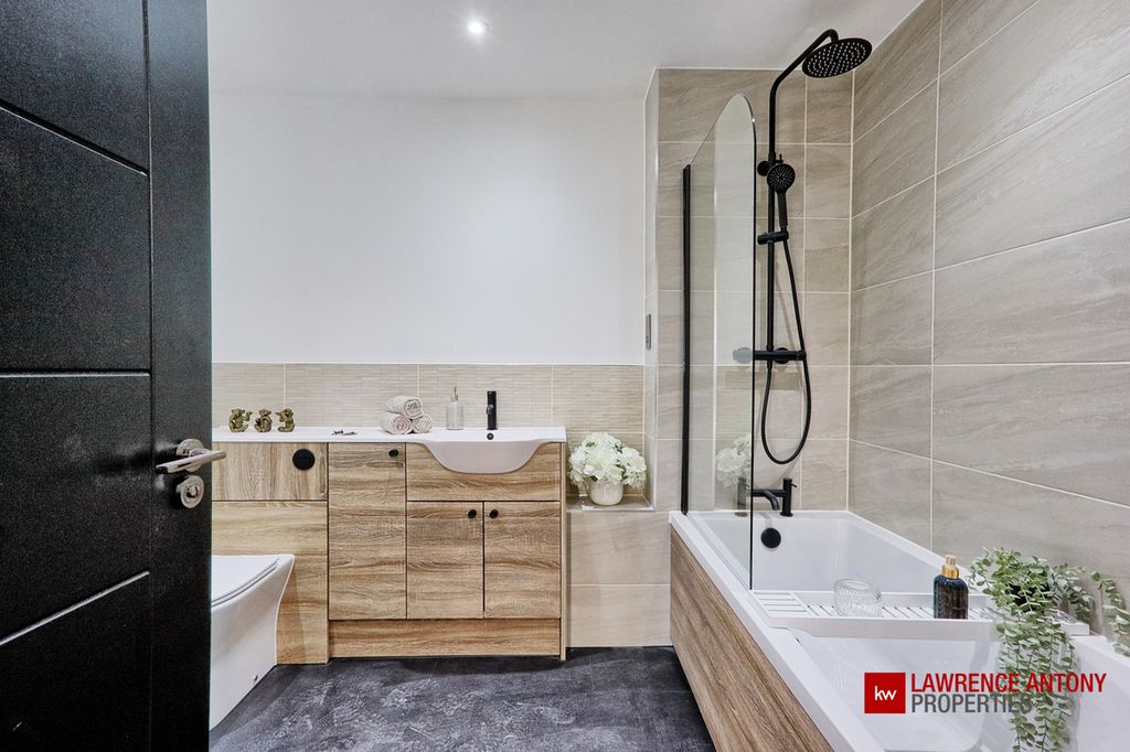 Property photo 2 of 38