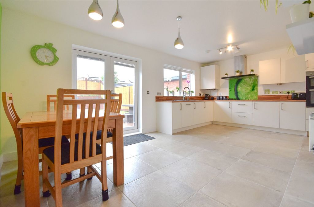 Property photo 3 of 13 Picture No. 12