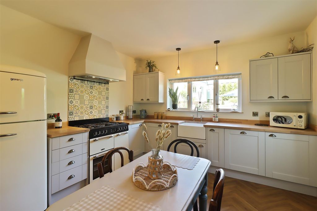 Property photo 2 of 50 Kitchen/Diner