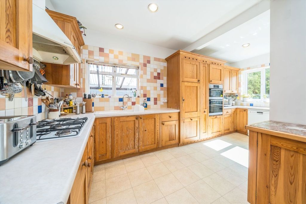 Property photo 3 of 11