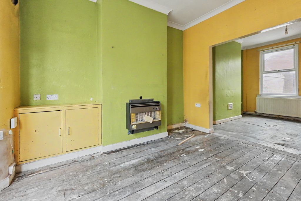 Property photo 3 of 16 8 Bianca Street, Bootle, Merseyside, L20 7Ds