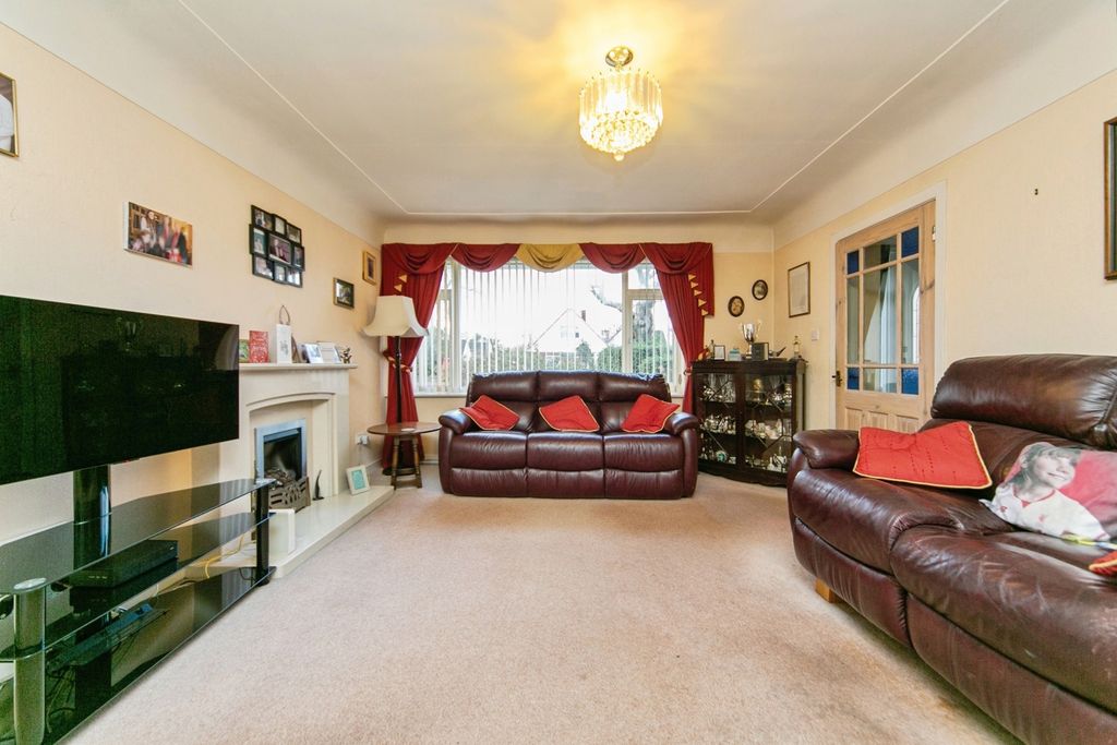 Property photo 2 of 23 Lounge