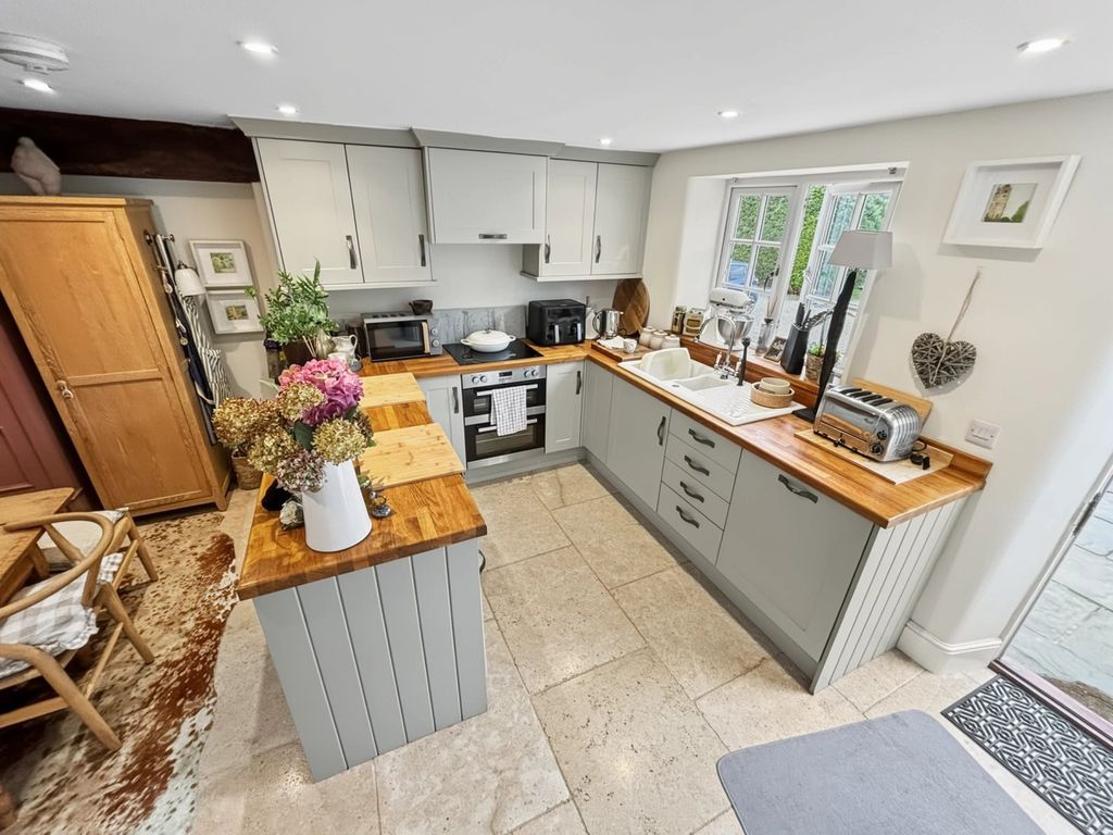 Property photo 3 of 15 Kitchen 1