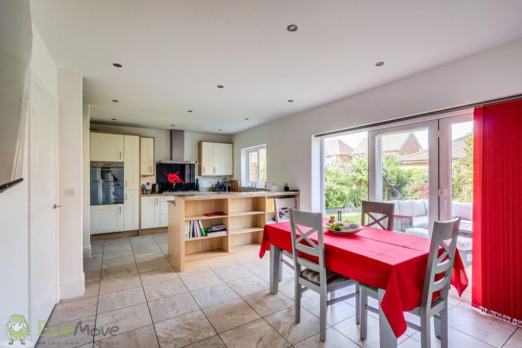 Property photo 3 of 24 Kitchen Diner