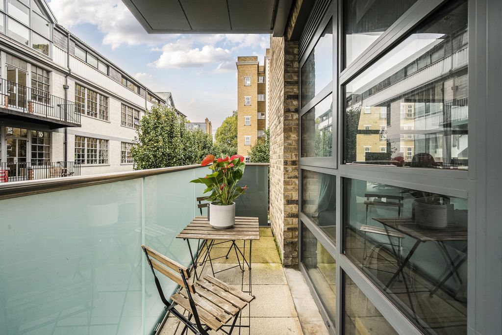 Property photo 2 of 17 Balcony