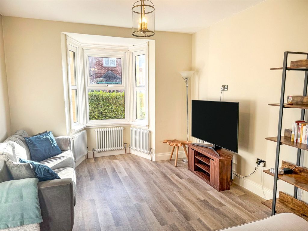 Property photo 2 of 12 Picture No. 17