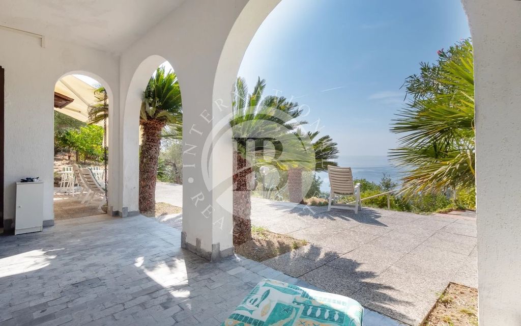 Property photo 2 of 28