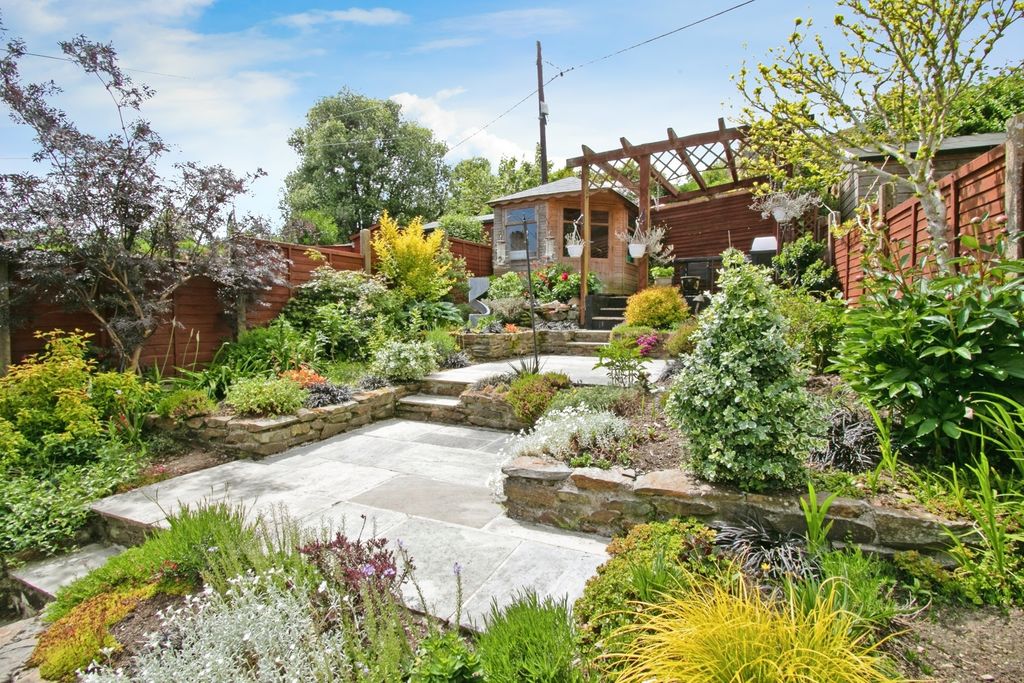 Property photo 3 of 16 Photo