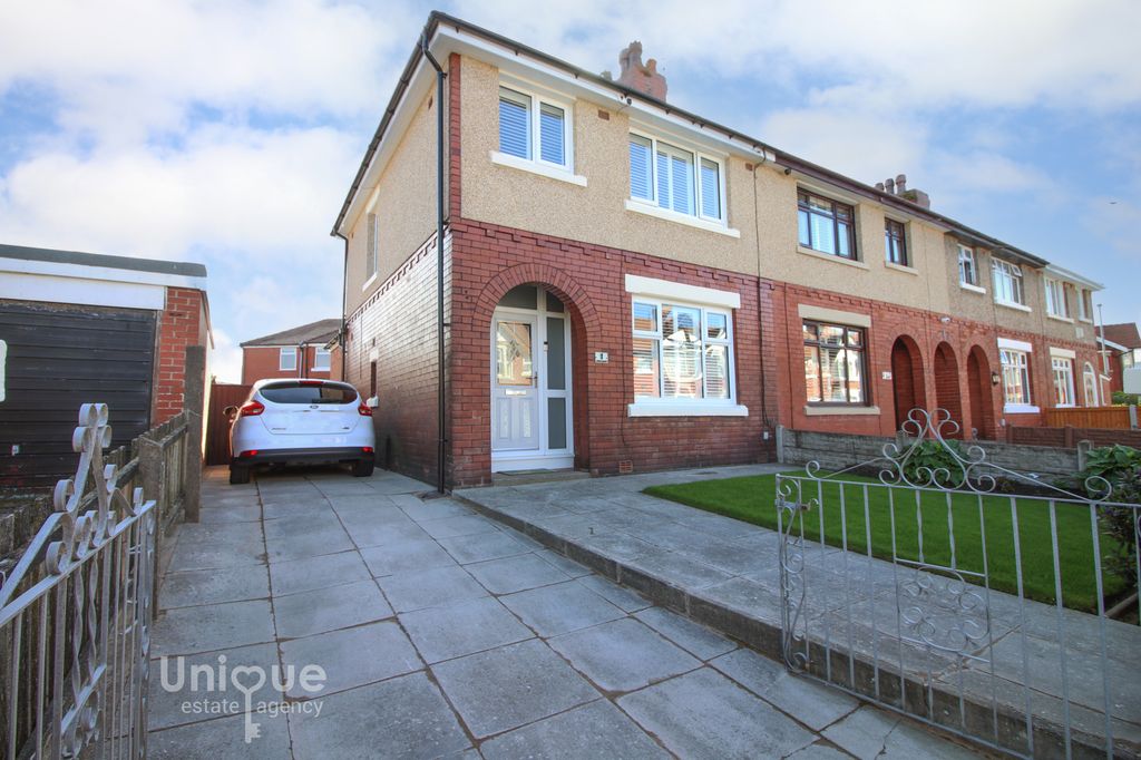 Property photo 1 of 28