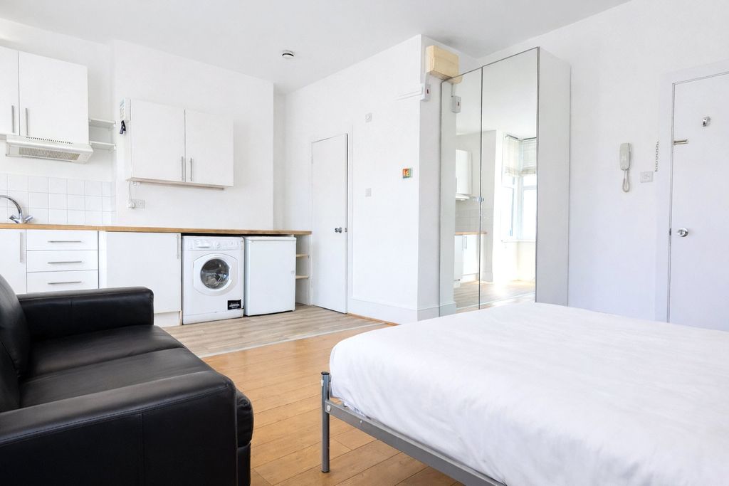 Property photo 3 of 4 Picture No. 10