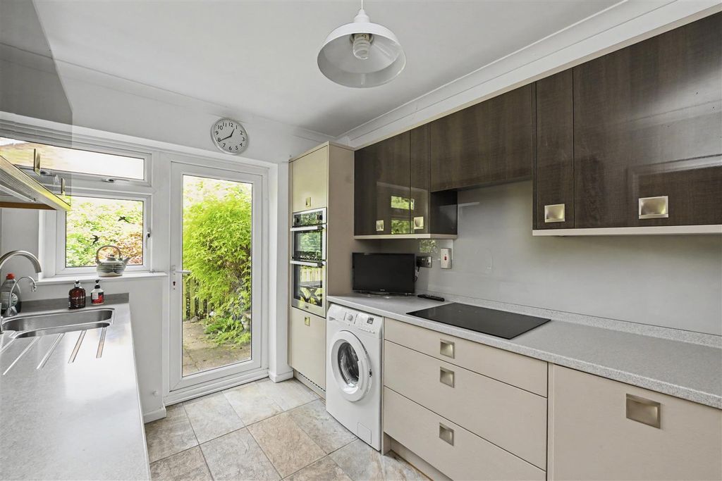 Property photo 2 of 12 72-Tuffnells-08.Jpg