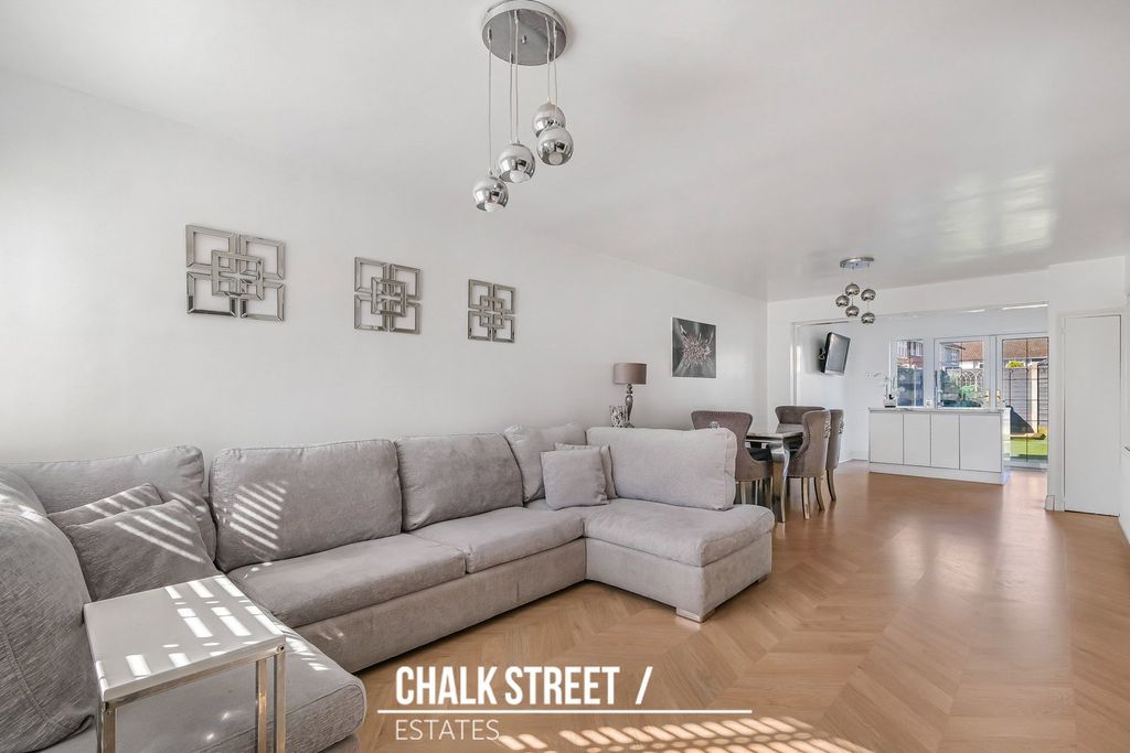 Property photo 2 of 32