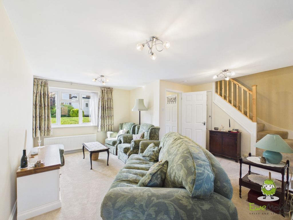 Property photo 2 of 17 Ewemove Estate Agents Basingstoke