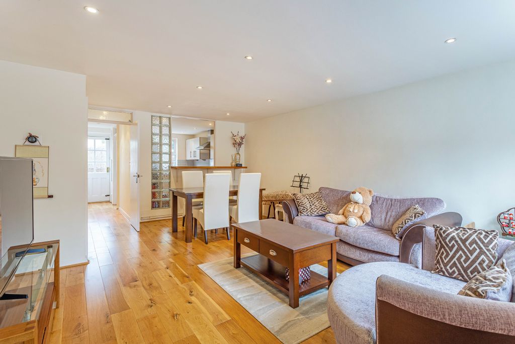 Property photo 1 of 8 Sitting Room/Dining