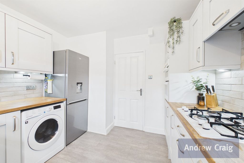Property photo 3 of 19 Kitchen