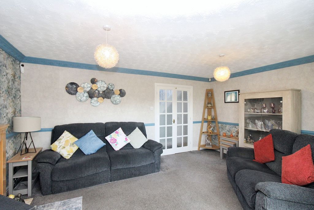 Property photo 3 of 23