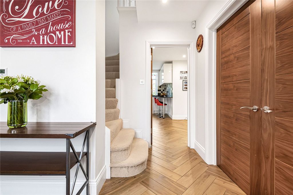 Property photo 3 of 38 Picture No. 25