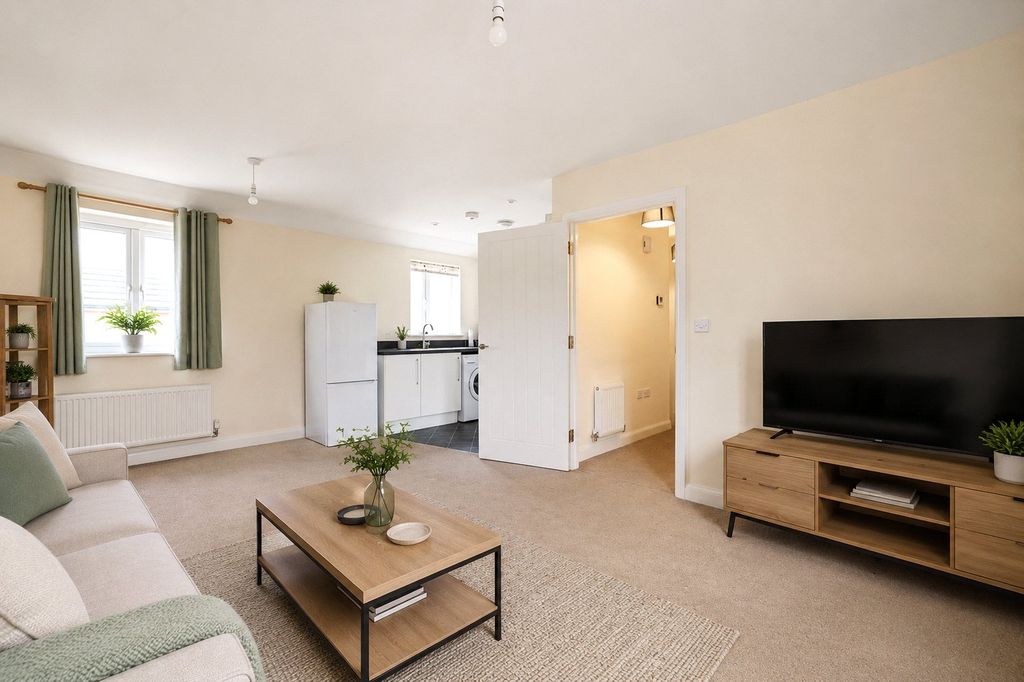 2 bed flat for saleChurchill Road, Bideford, Devon EX39 photo 5