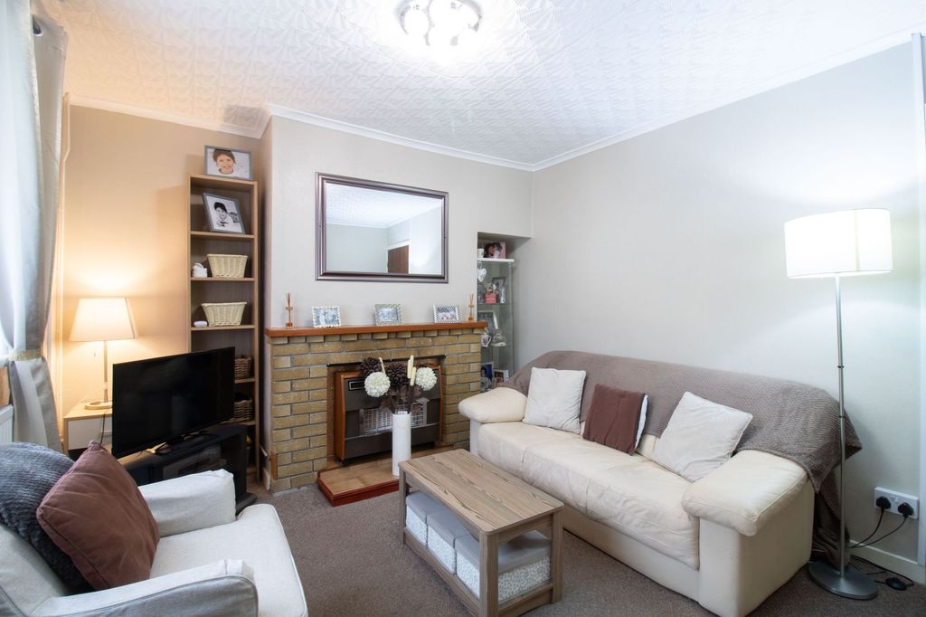 Property photo 3 of 27