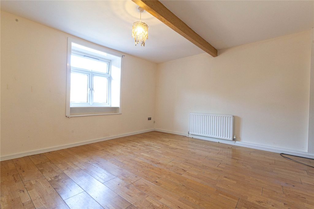 Property photo 3 of 24 Lounge