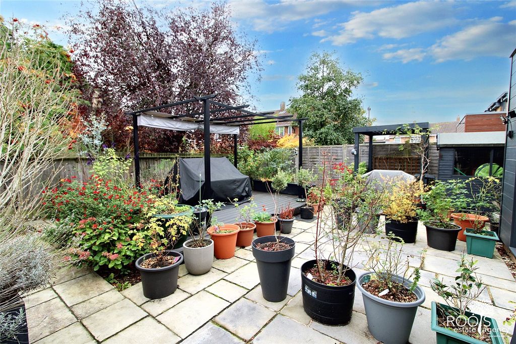 Property photo 2 of 18 Southerly Garden