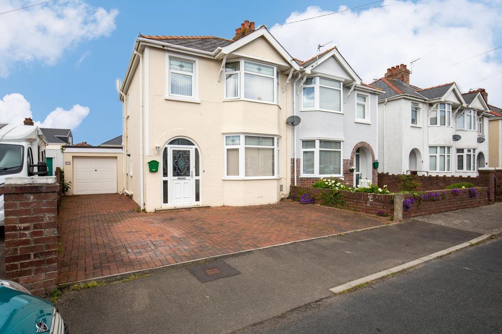 Property photo 1 of 33