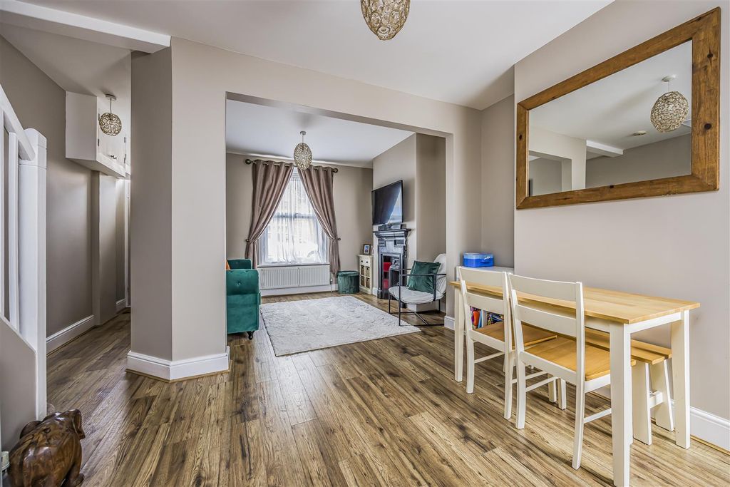 Property photo 3 of 22 Landguard Road, Southsea-Porticomarketing-Nexa-14.