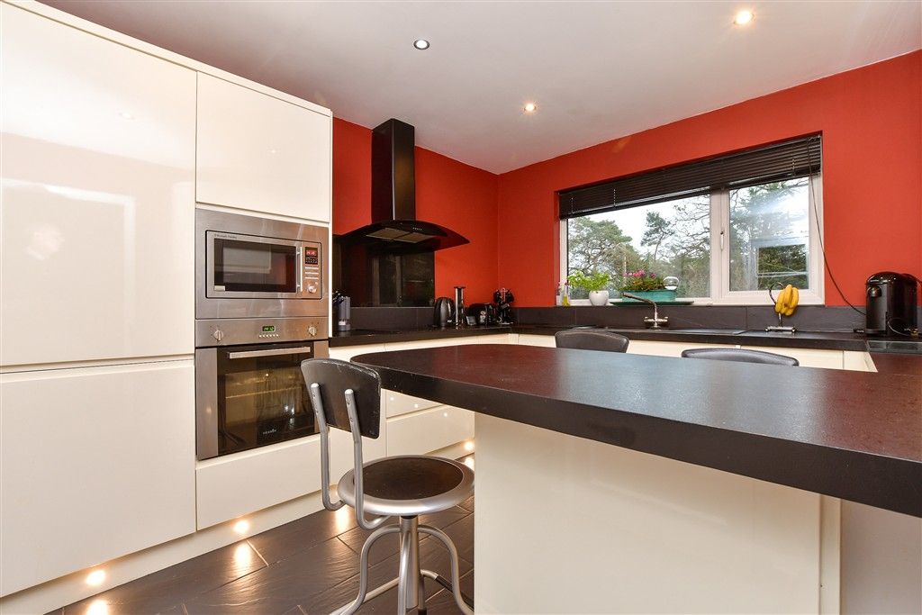 Property photo 3 of 12 Kitchen