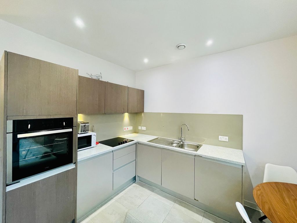 Property photo 1 of 5 Beautifully Furnished Jewellery Quarter Apartment With Parking