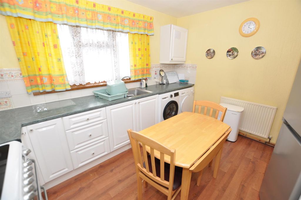 Property photo 3 of 12 Kitchen