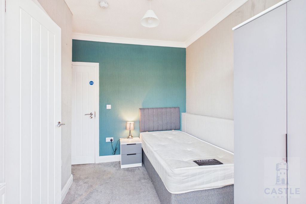 Property photo 1 of 15 Bedroom 1