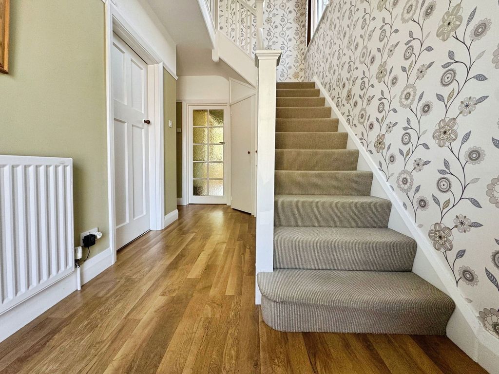 Property photo 2 of 33
