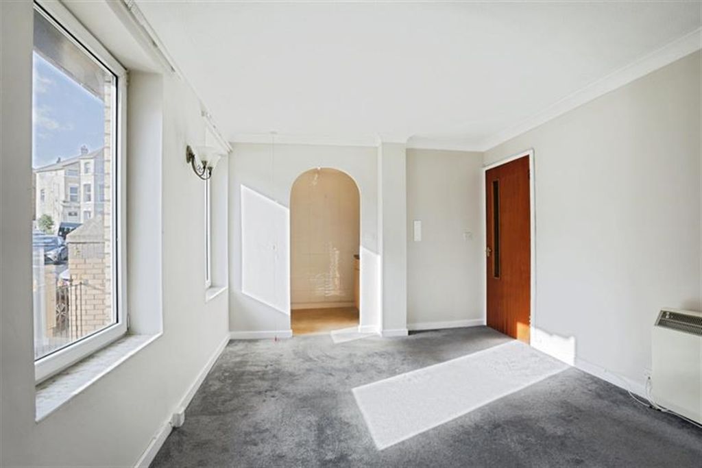 Property photo 1 of 10 (Main)