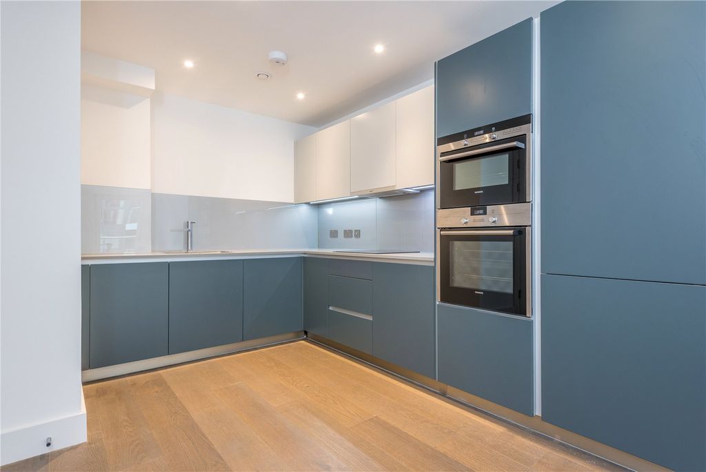 Property photo 2 of 11 Kitchen