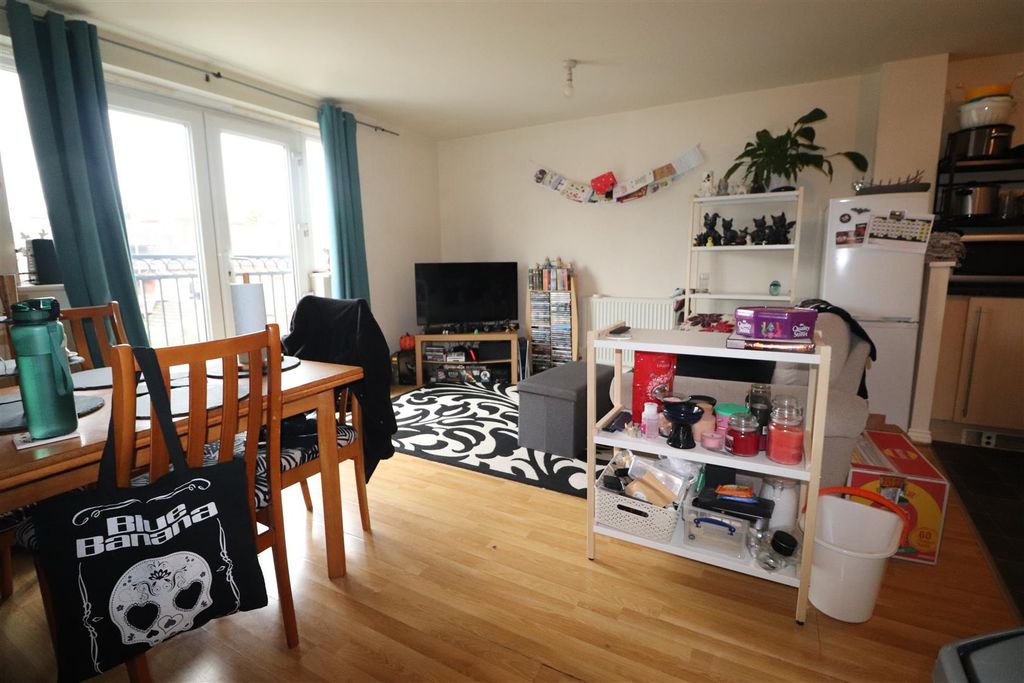 Property photo 2 of 9 Signet Square 62 (8).Jpg