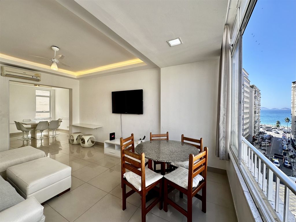 Property photo 1 of 18 Apartment With Partial Ocean Views In Copacabana