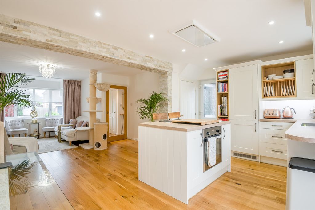 Property photo 3 of 24