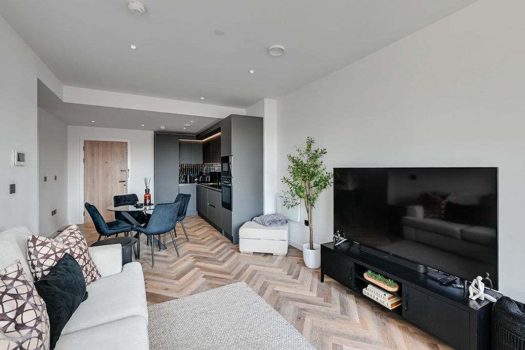 Property photo 3 of 16 Picture 3