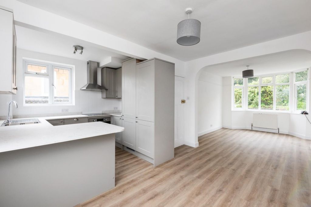 Property photo 3 of 15 5 Arundel Road, Bath, BA1 6Eh-7.Jpg
