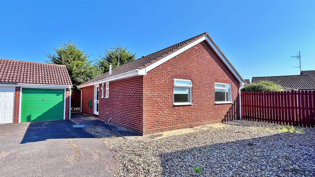 Property photo 1 of 15 Outside - Front