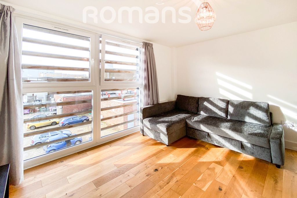 Property photo 3 of 10 Lounge