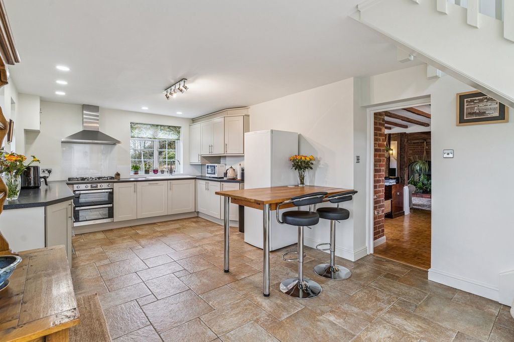 Property photo 2 of 26